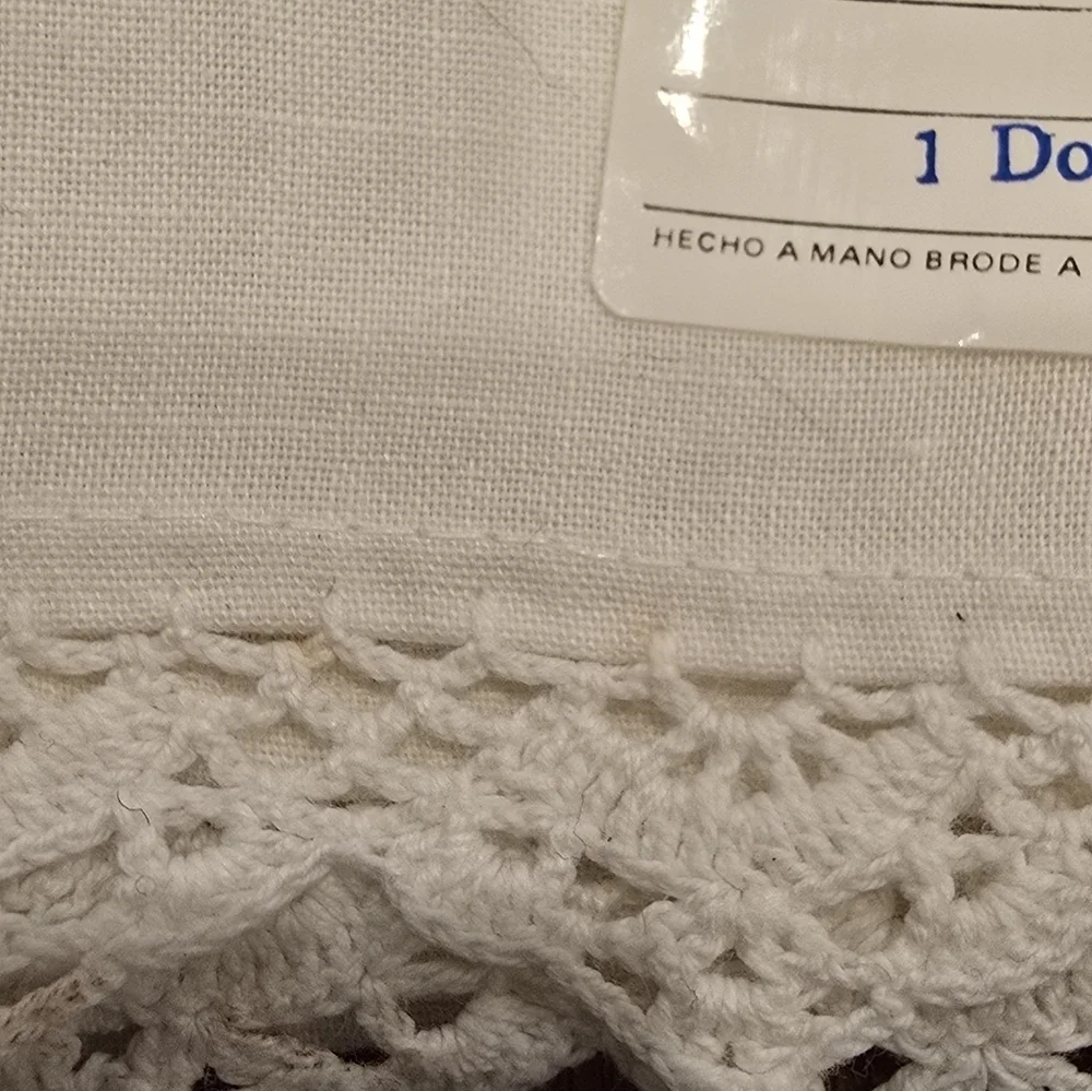 Embroidered Cotton Finger Towel Flowers & Crocheted Edge NWT Vtg